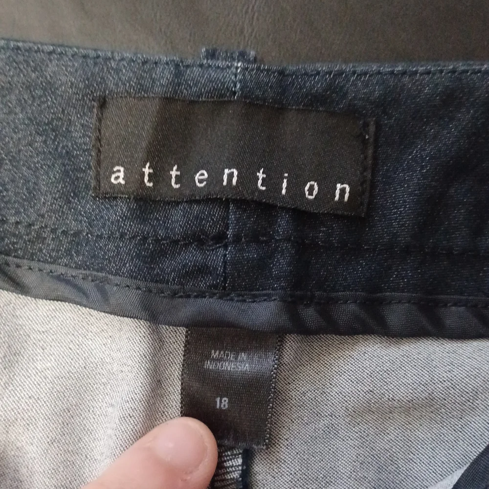 Attention black shorts size 18 - Picture 3 of 6